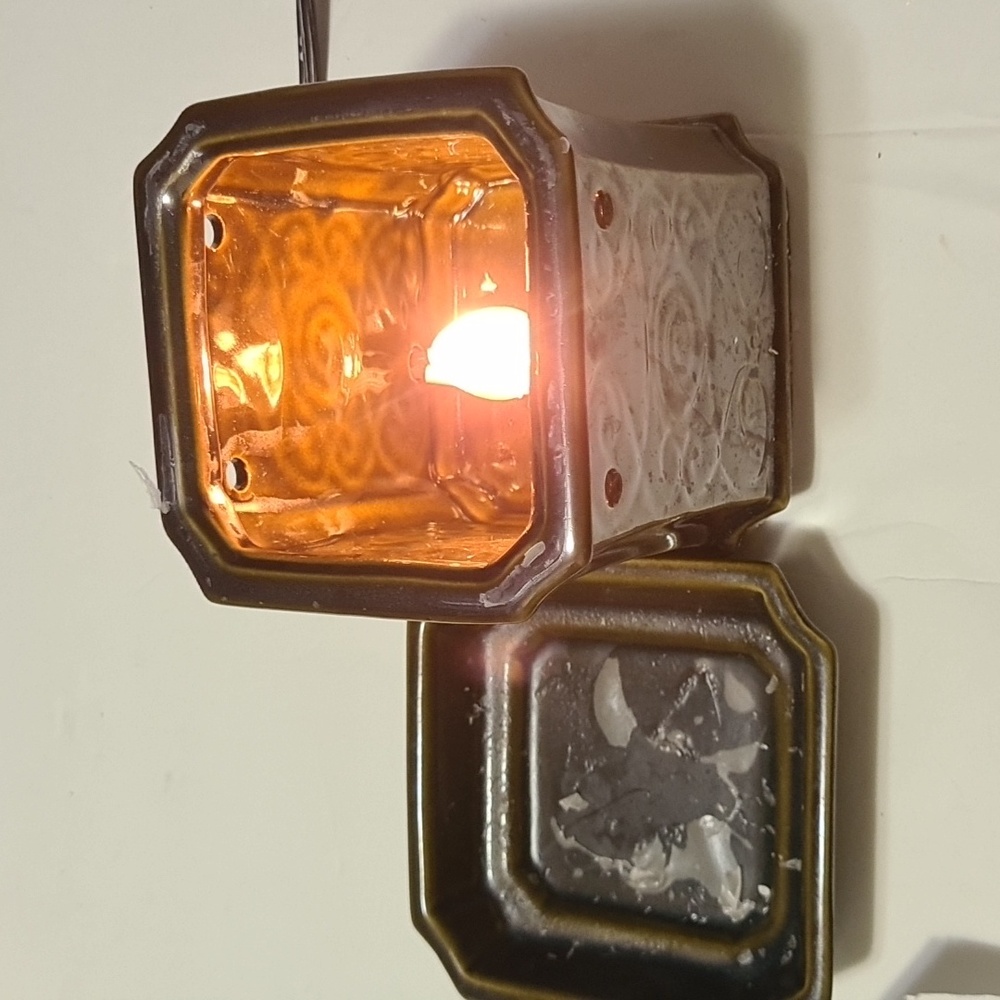 Elegant Black and Gold Ceramic  SCENTY Wax Warmer